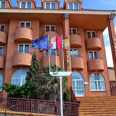 Hotel Avenida III Виядангос дел Парамо Екстериор снимка