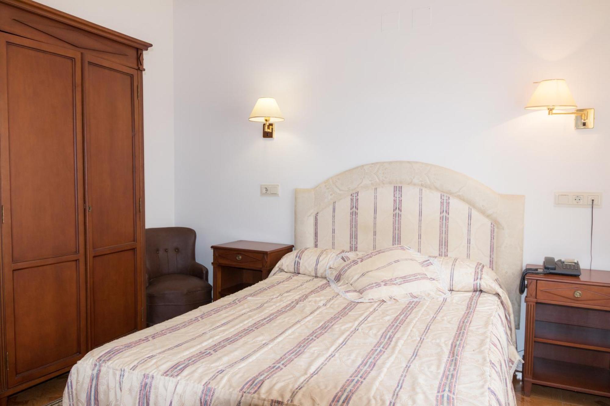 Hotel Avenida III Виядангос дел Парамо Стая снимка