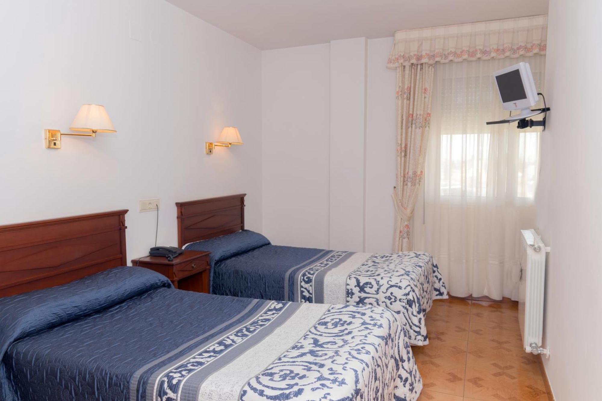 Hotel Avenida III Виядангос дел Парамо Стая снимка