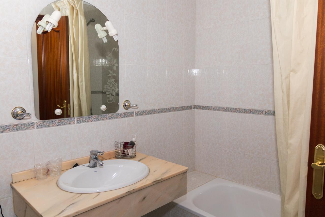 Hotel Avenida III Виядангос дел Парамо Екстериор снимка